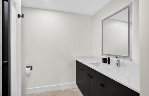 Chic Downtown Tulsa Beacon 2BR Stay - Foto 8