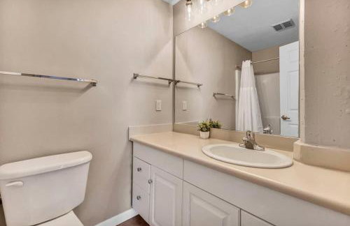 Colorful 2Bed Apt Heart of Downtown Lake Views - Foto 16