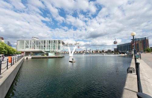 Penthouse with O2 Arena View, Free Parking & Portable AC - Foto 59