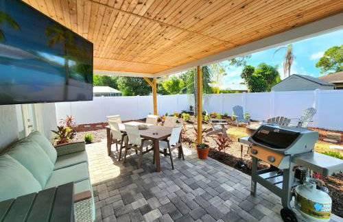 Serenity by the Sea! Cozy pool home with putting green & fire pit! - Foto 18
