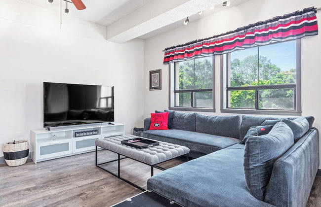 Home is Where the Arch is Across From Uga! - Foto 8