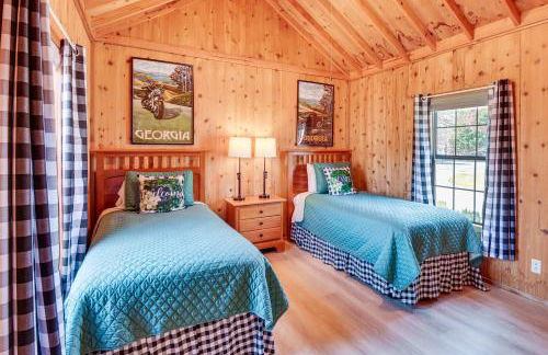 Cozy Dillard Cabin with Mountain Views and Pool Access - Foto 13