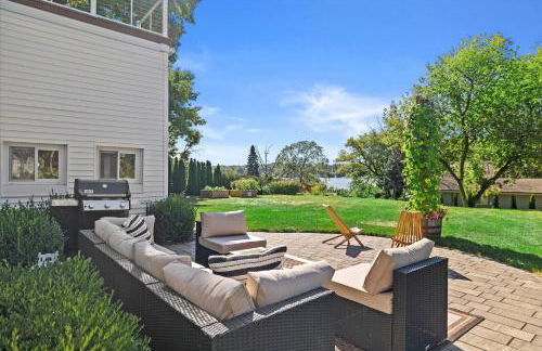 Luxury Lakeview Stay | Main&Guest House, Sleeps 10 - Foto 1