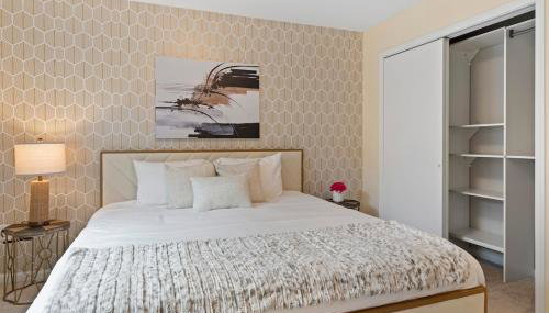 Lakeside Stay Metro, INOVA, Dining & Shops Nearby! - Foto 5