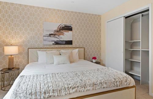 Lakeside Stay Metro, INOVA, Dining & Shops Nearby! - Foto 5