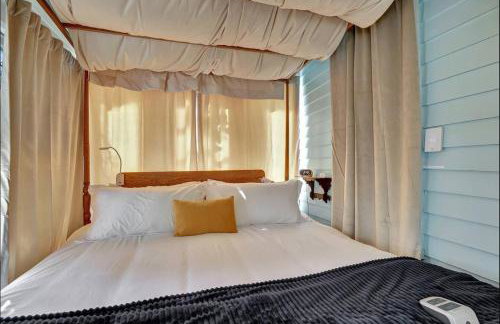 Timeless Pineview Cottage Hot Tub & Pet Friendly - Photo 28