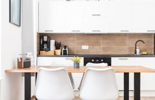 Apartments am Neuen Theater - Parkplatz nach Verfügbarkeit - Altstadt - Küche - Wifi - Powered by Ko-Living - Foto 7