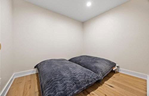 NEW Spacious Clarkson Getaway w Games & Yard - Foto 29