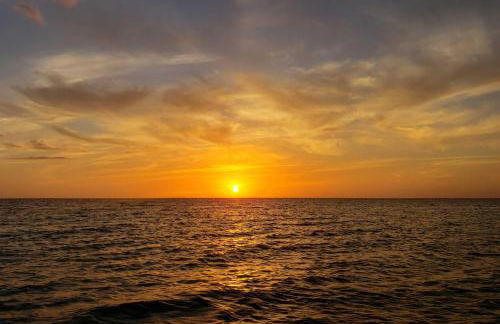 Relaxing Waterfront 2-Story Retreat with Pool Access - Foto 25