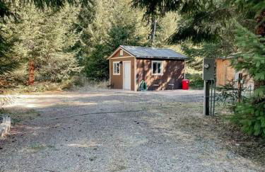 The River House- Riverfront Cabin-hot tub, gazebo! - Photo 31
