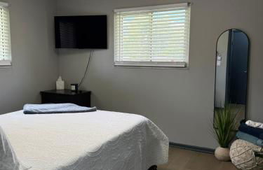 Delightful 3 Bd Home with King size bed, hot tub, playground! - Foto 31