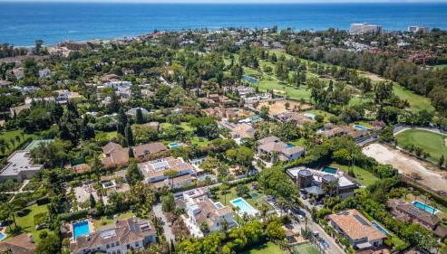 Stunning 6-Bedroom Villa in Guadalmina Baja - Foto 3