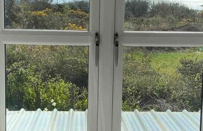 Delightful 3 bed cottage with hot tub & sea views. - Photo 13