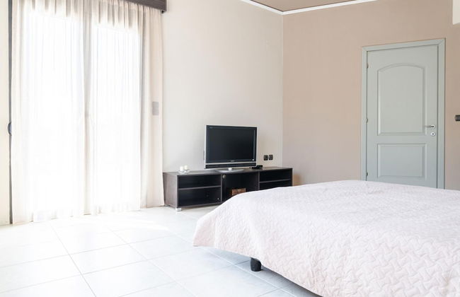 Villa Archodia - With Private Pool - Photo 27