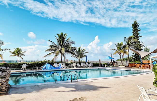 NEW Stunning Beachfront Condo at the Coral Beach - Foto 26