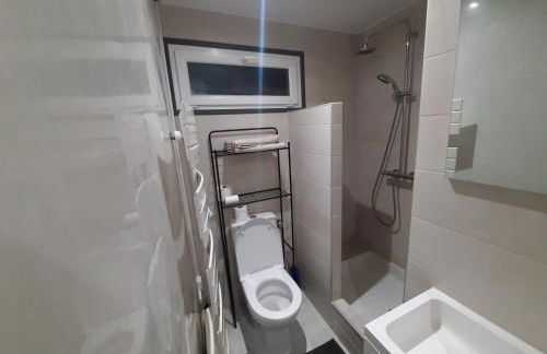 Appartement 2 pièces, proche RER, Bus et chateau - Foto 9