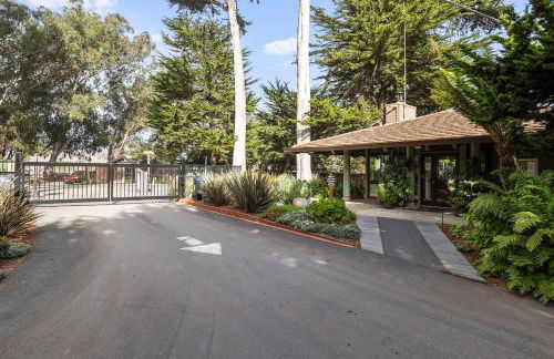 Beachfront Retreat with Ocean Views - Foto 47