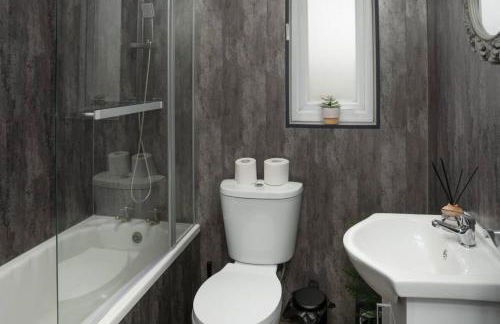 2-Bed Flat Wishaw Free Parking Family-Friendly - Foto 14