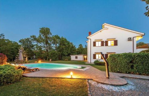 Cozy Home In Viskovo With Wifi - Photo 11