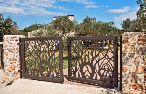 Capesanta atraktivna kamena kučica - Foto 23