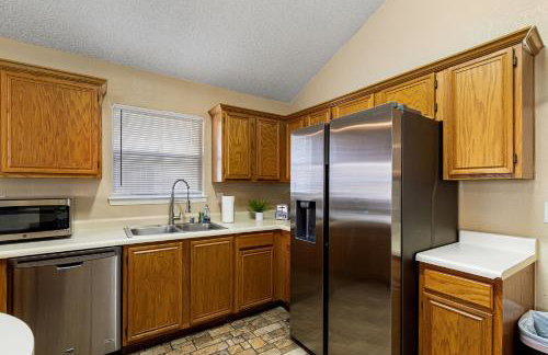 Peaceful West: 4BR Dusk Haven - Foto 18