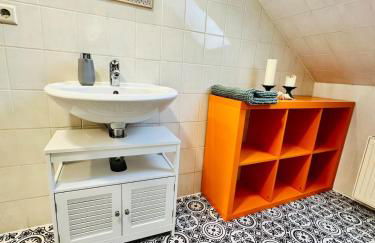 Fantastische Dachgeschosswohnung in Connewitz nahe Karli - Platz für bis zu 5 Personen - tolle Lage und öffentliche Verkehrsmittel - Foto 16