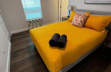 Steps to Trolley Stop 11 Renovated Home with Free EV Station - Foto 18