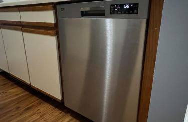 Vet School - Pools Full Kitchen Queen Bed - Foto 9