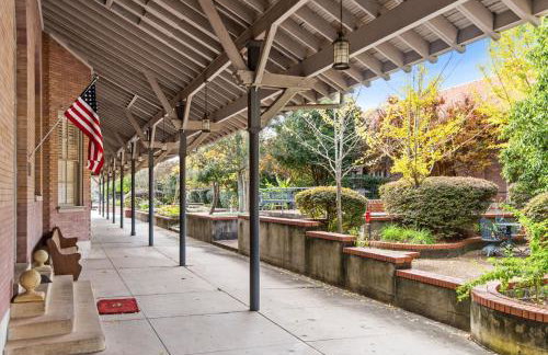 Train Depot - 2 Bed, 1 & Half Bath, Heart of Downtown, Washer & Dryer - Foto 15