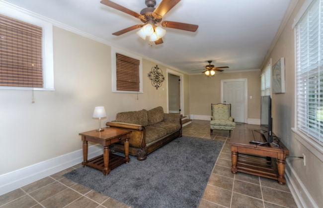 Pool Near Fort Moore Our White House - Foto 17