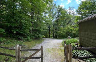 Berkshire Vacation Rentals: Chic Pittsfield Home With A View - Foto 26