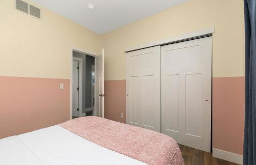 Contemporary Gem - Rooftop Deck & Private Hot Tub! - Foto 22