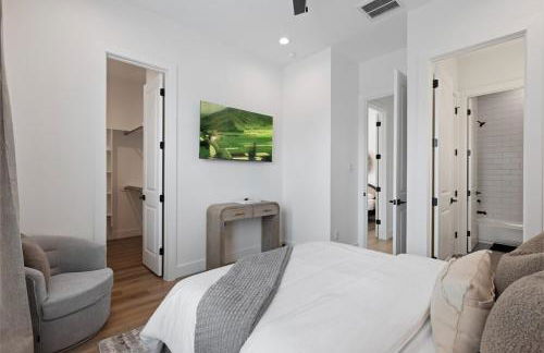 2 Luxury Homes in 1 - Walk to Nightlife & Stadiums - Foto 24