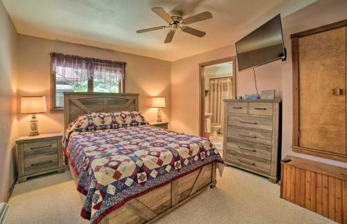 Charming Pymatuning Lake House Near Park and Beach - Photo 10