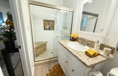 Redondo Oceanfront Gem 2BR BA Balcony & Parking 335 - Foto 33