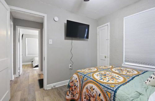 Down the Rabbit Hole walk to downtown - Foto 20