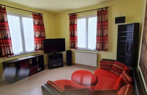 Wayne's house, a short walk to the waterfalls - Photo 11