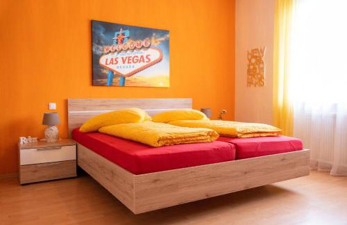 Fewo Art City-Studio Kassel 2, groß, modern, citynah, 3 Schlafzimmer, 2 Bäder, kostenfreie Parkplätze, 2 Süd-Balkons, Herkulesblick - Foto 4