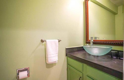 Sunlit contemporary Bellevue Home w a Lush Garden - Foto 15