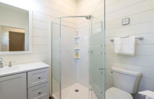 New Riverfront Home with Mtn Views - Foto 39