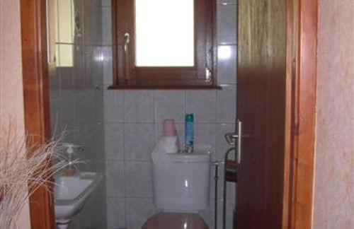 Chalet cosy en bordure de forêt avec wifi, terrasse et équipements complets à Rochesson - FR-1-589-235 - Foto 8