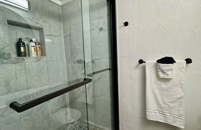 Fully-furnished Studio With Rustic Design 36B - Photo 13