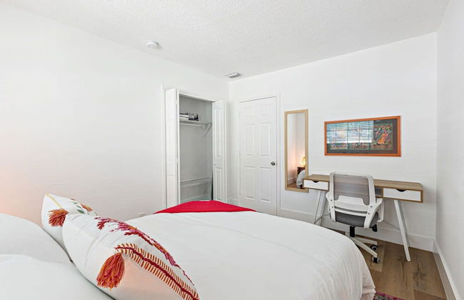 Stylish 2 BR Condo - Close to Riverwalk - Photo 13