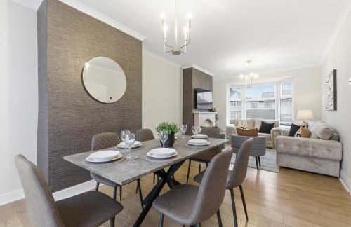 NEW 4 Beds Huge Driveway for LWBs Group Base Willenhall Bilston Junction 10 M6 A454 Keyway Junction A463- Wolverhampton Walsall--Bloxwich - I54 Business Park-Molineux Stadium - BY Samina - ARZ Stays - Regular Work & Long Stays Available - Foto 5