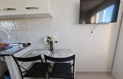 Kitnet303 centro, c linda vista janela, tv smart - Foto 9