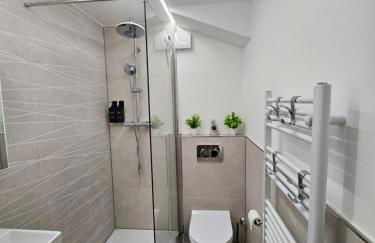 Modern Homes - Voll ausgestatte Wohnung - Balkon - Hotelbetten - 4K TV - WLAN - Foto 30