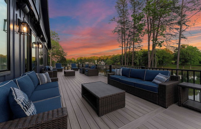 Black Bear Lodge by Avantstay Lakefront, Dock, Pool, Theater Sleeps 20+ - Foto 13