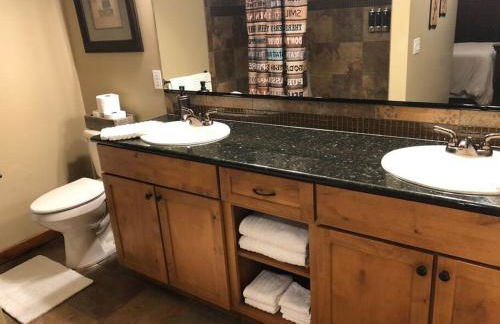 Penthouse Mountain Haven with Community Spa Room - Foto 13