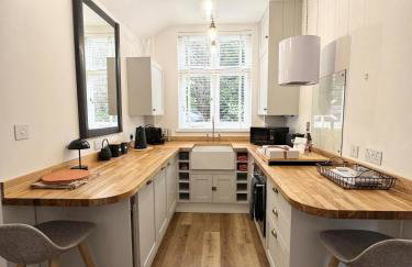 Modern 2 bed with parking in Marlow - Photo 5