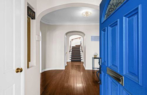 Spacious 5BR LA Villa with Pool Spa & Game Room - Foto 4